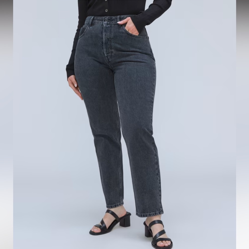 Everlane The curvy 90s cheeky straight jean